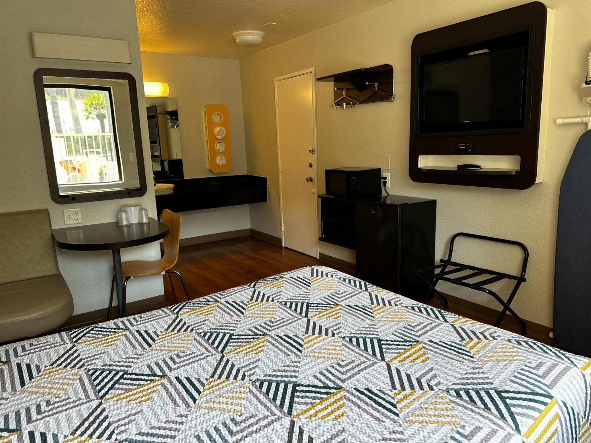Hotel 6-san Diego, Ca - Circle - Mission Valley 2*